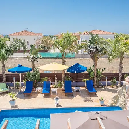 Beautiful 5 Star Holiday In A Prime Location In Sotira, Book Early To Secure Your Dates, Sotira 1200 فيلة *