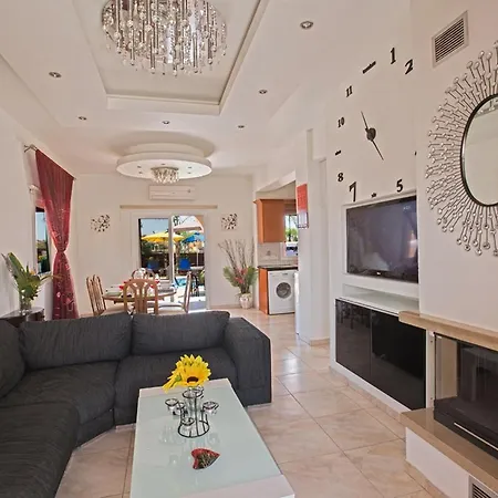Beautiful 5 Star Holiday In A Prime Location In Sotira, Book Early To Secure Your Dates, Sotira 1200 فيلة