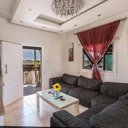 Вилла Beautiful 5 Star Holiday In A Prime Location In Sotira, Book Early To Secure Your Dates, Sotira 1200