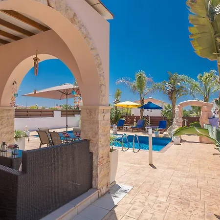 Villa Beautiful 5 Star Holiday In A Prime Location In Sotira, Book Early To Secure Your Dates, Sotira 1200